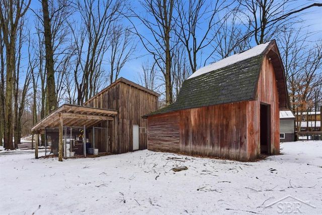 2647 W Huckleberry Road, Sanford, MI 48657