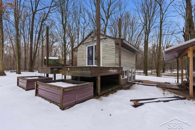 2647 W Huckleberry Road, Sanford, MI 48657