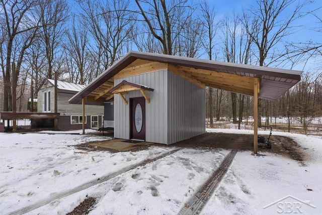 2647 W Huckleberry Road, Sanford, MI 48657