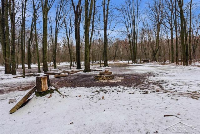 2647 W Huckleberry Road, Sanford, MI 48657