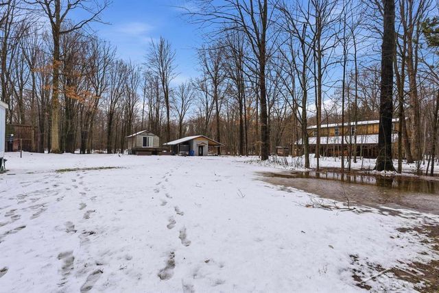 2647 W Huckleberry Road, Sanford, MI 48657