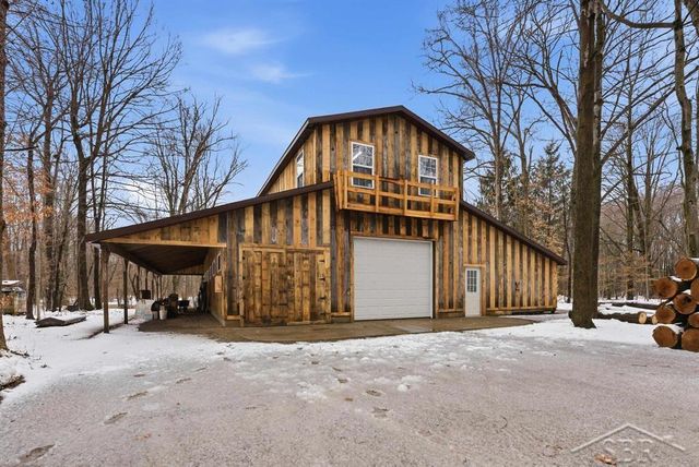2647 W Huckleberry Road, Sanford, MI 48657