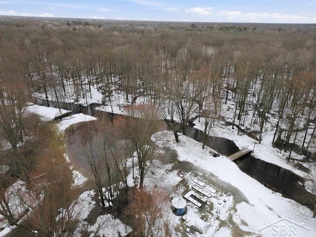 2647 W Huckleberry Road, Sanford, MI 48657