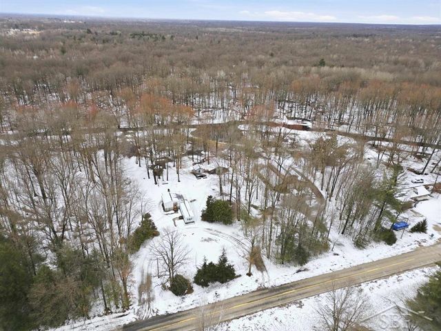 2647 W Huckleberry Road, Sanford, MI 48657