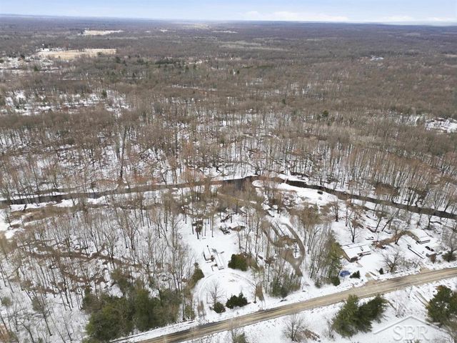 2647 W Huckleberry Road, Sanford, MI 48657