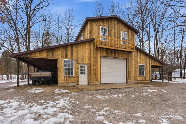 2647 W Huckleberry Road, Sanford, MI 48657