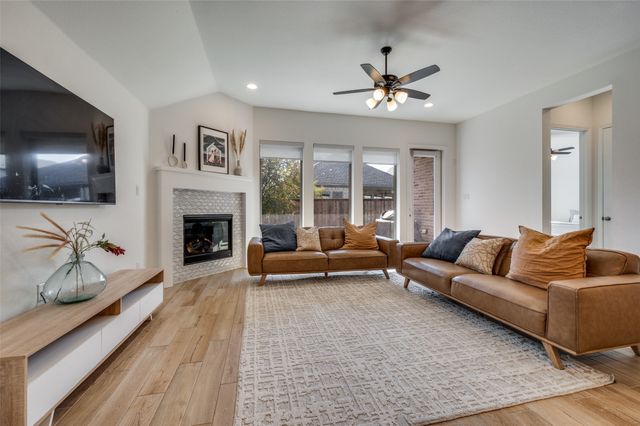 317 Foxthorne Way, Little Elm, TX 75068