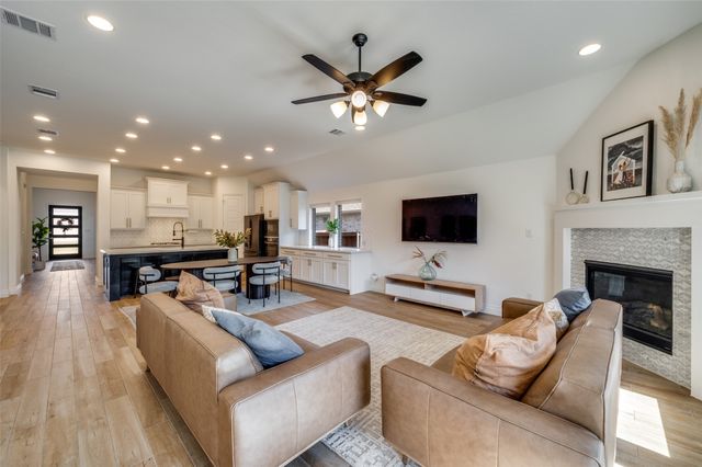 317 Foxthorne Way, Little Elm, TX 75068