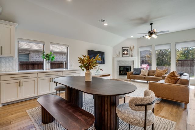 317 Foxthorne Way, Little Elm, TX 75068