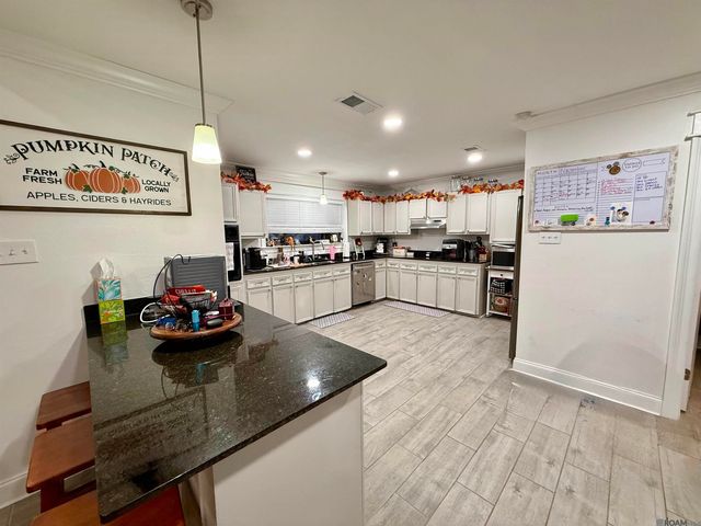 9715 Hardwood Dr, Baton Rouge, LA 70818