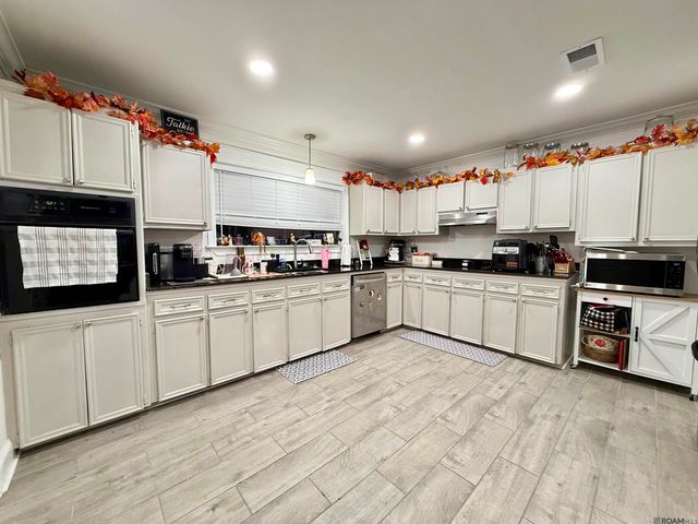 9715 Hardwood Dr, Baton Rouge, LA 70818