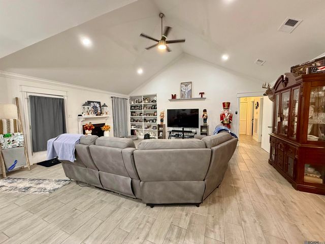 9715 Hardwood Dr, Baton Rouge, LA 70818