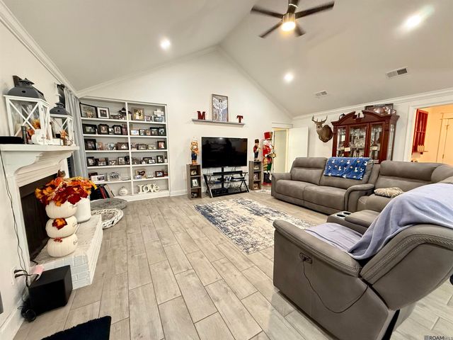 9715 Hardwood Dr, Baton Rouge, LA 70818