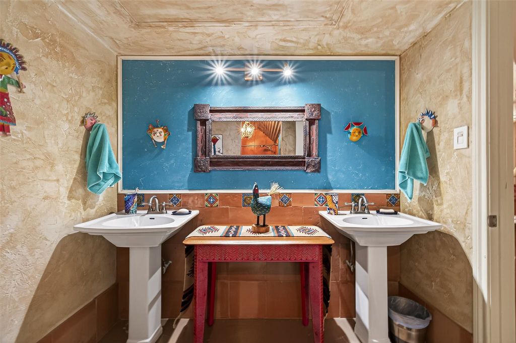 Image 23 of property listing at 1311 Antoine Drive 223, Houston, TX 77055