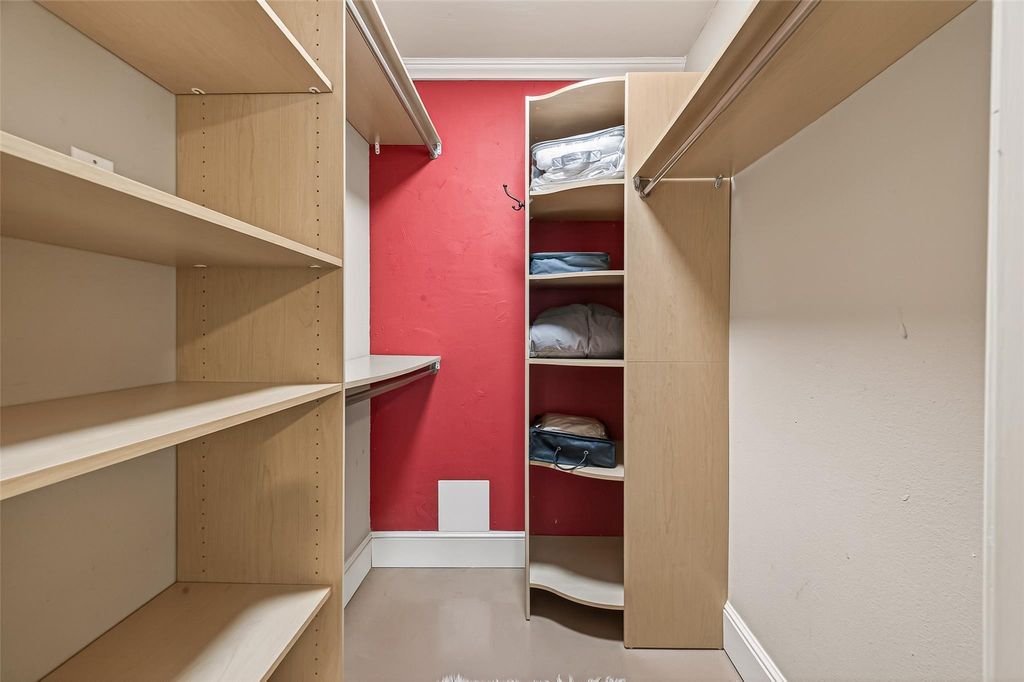 Image 25 of property listing at 1311 Antoine Drive 223, Houston, TX 77055