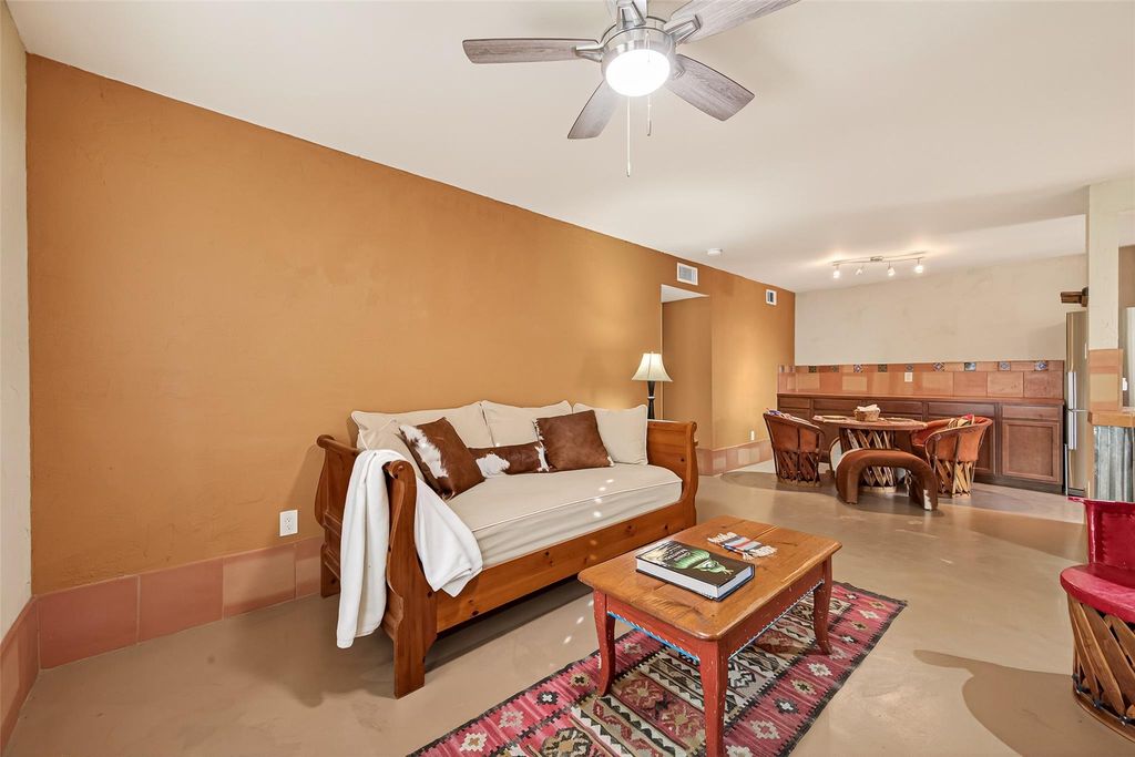 Image 6 of property listing at 1311 Antoine Drive 223, Houston, TX 77055