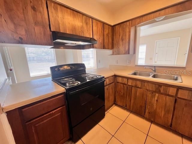 8518 N LYNN AVENUE, Tampa, FL 33604