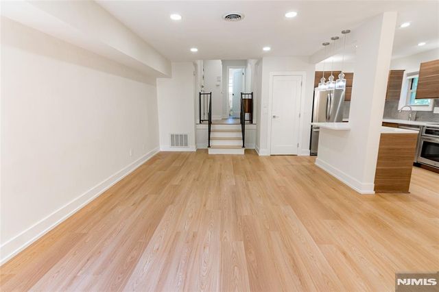 29 Upper Mountain Avenue C2901, Montclair, NJ 07042
