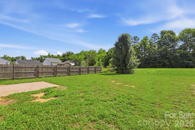 5623 Henderson Oaks Drive, Charlotte, NC 28269