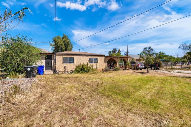 7081 Valley Way, Jurupa Valley, CA 92509