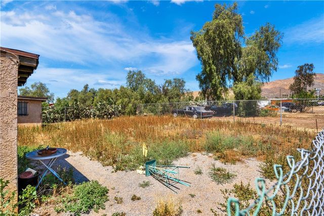 7081 Valley Way, Jurupa Valley, CA 92509