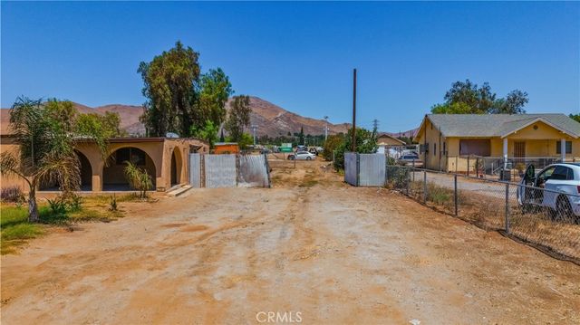 7081 Valley Way, Jurupa Valley, CA 92509