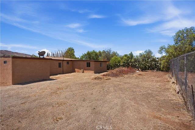 7081 Valley Way, Jurupa Valley, CA 92509