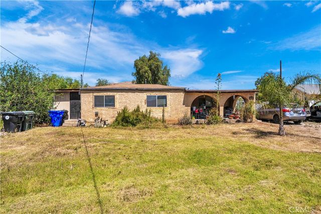7081 Valley Way, Jurupa Valley, CA 92509