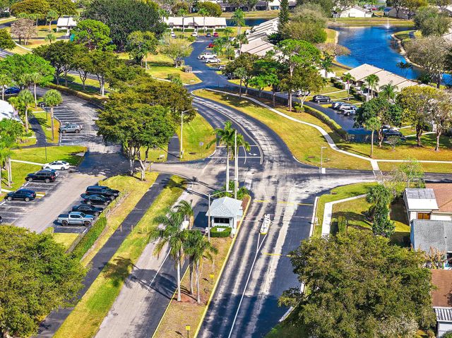 1009 Green Pine Boulevard H3, West Palm Beach, FL 33409