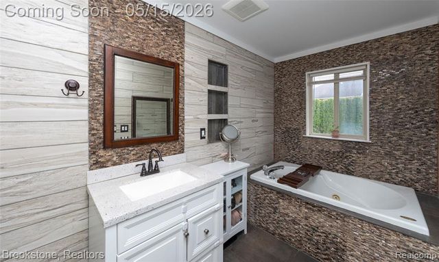21340 Bunker Drive, Macomb, MI 48042