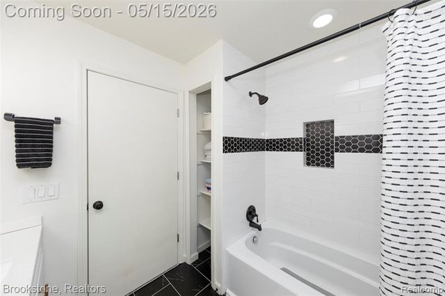 21340 Bunker Drive, Macomb, MI 48042