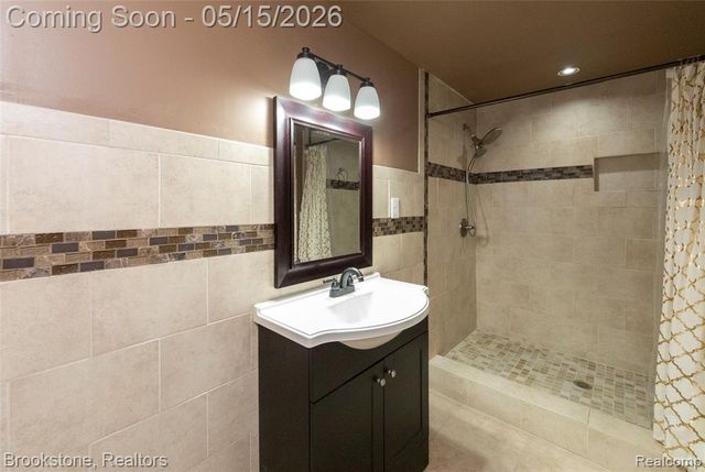 21340 Bunker Drive, Macomb, MI 48042