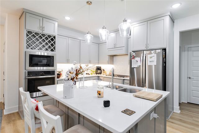 6601 SW Acacia Street, Bentonville, AR 72713