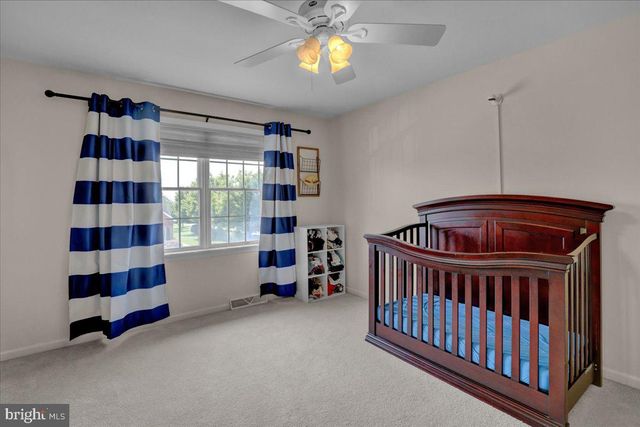 8 SPRING HILL LN, Mountville, PA 17554