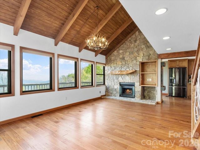49 Slickrock Ridge Way S, Burnsville, NC 28714
