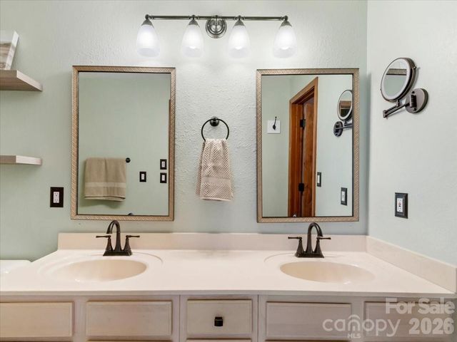 49 Slickrock Ridge Way S, Burnsville, NC 28714