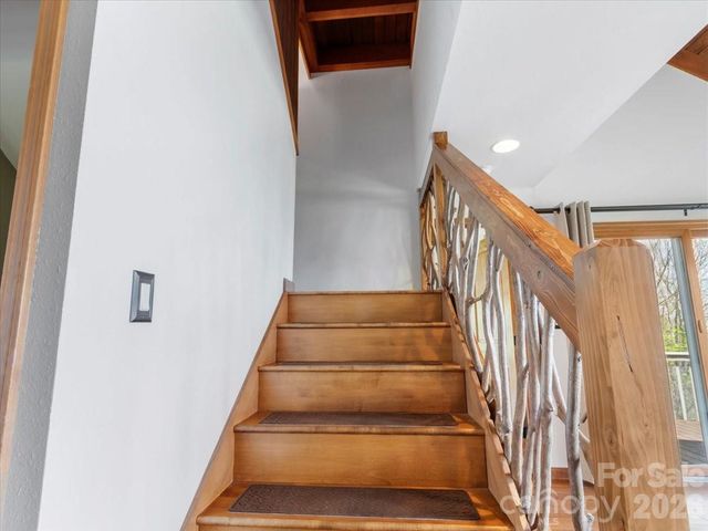 49 Slickrock Ridge Way S, Burnsville, NC 28714