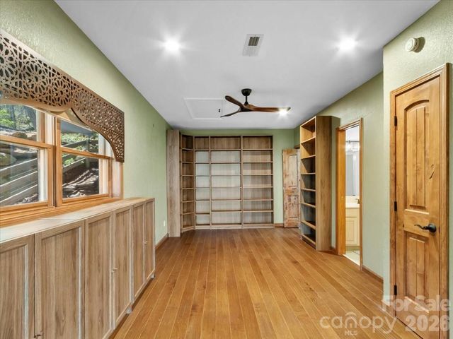 49 Slickrock Ridge Way S, Burnsville, NC 28714