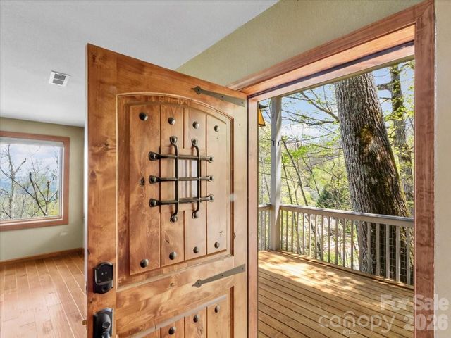 49 Slickrock Ridge Way S, Burnsville, NC 28714