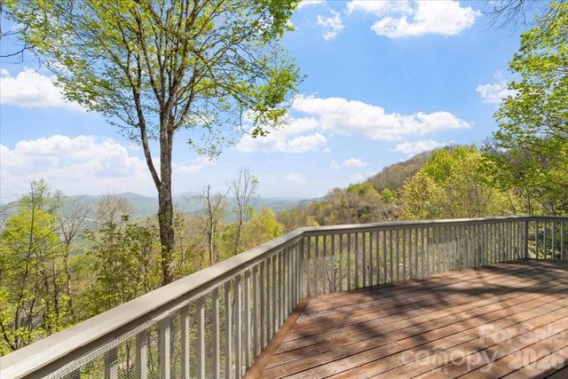 49 Slickrock Ridge Way S, Burnsville, NC 28714