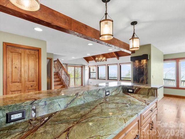 49 Slickrock Ridge Way S, Burnsville, NC 28714