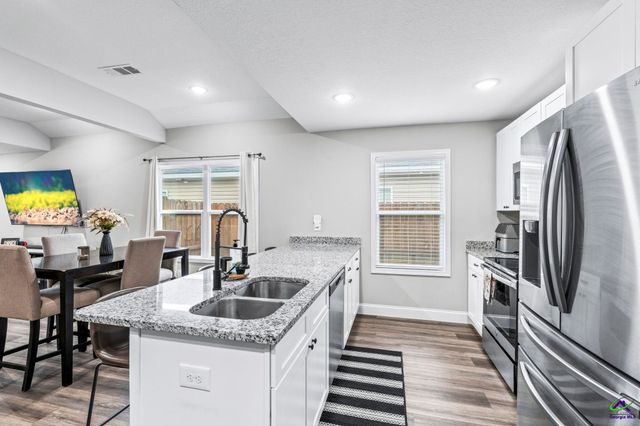 124 North Sky Drive, Warner Robins, GA 31093