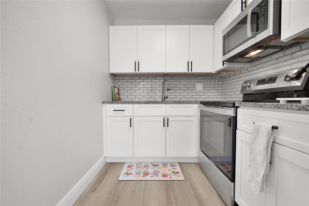 Image 11 of property listing at 211 WOODMERE BLVD BOULEVARD, Sanford, FL 32773