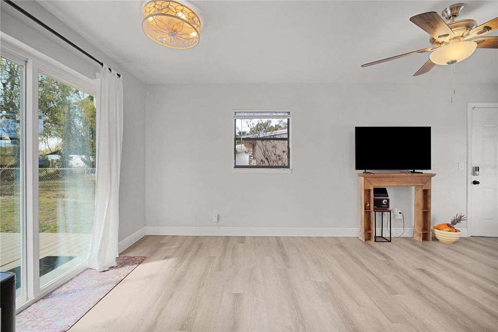 Image 14 of property listing at 211 WOODMERE BLVD BOULEVARD, Sanford, FL 32773