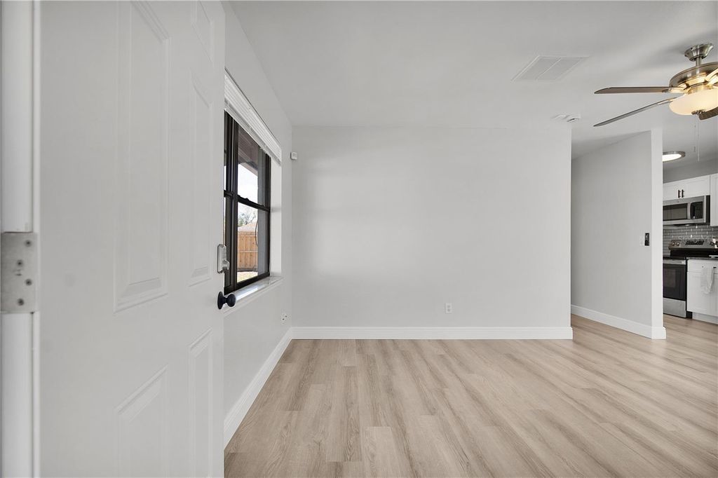 Image 6 of property listing at 211 WOODMERE BLVD BOULEVARD, Sanford, FL 32773