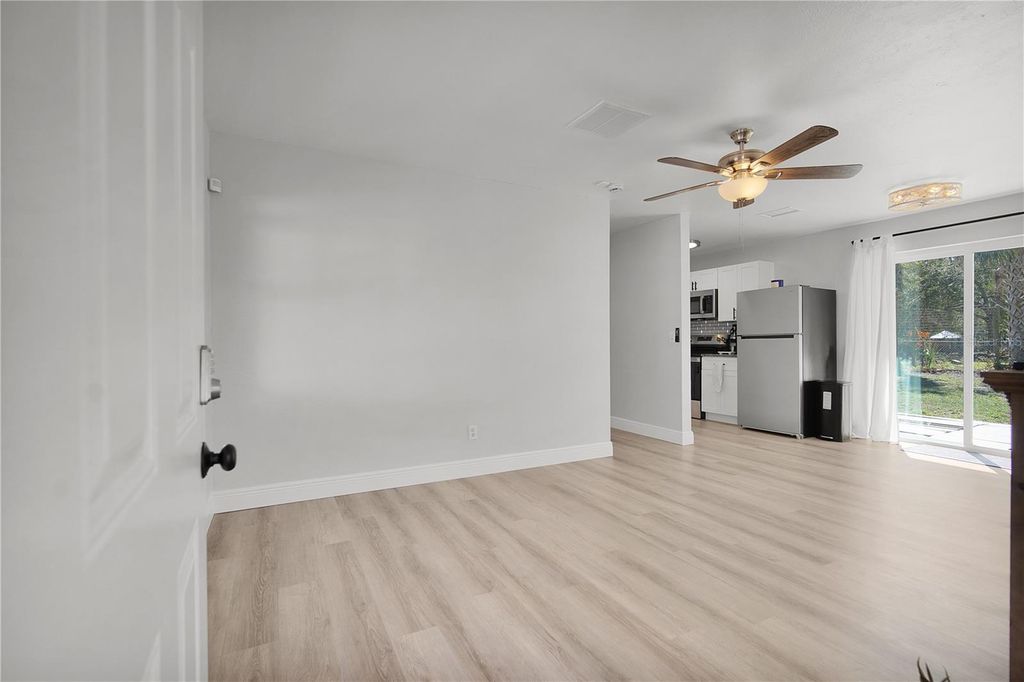 Image 7 of property listing at 211 WOODMERE BLVD BOULEVARD, Sanford, FL 32773