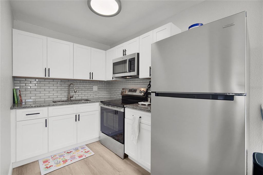 Image 9 of property listing at 211 WOODMERE BLVD BOULEVARD, Sanford, FL 32773