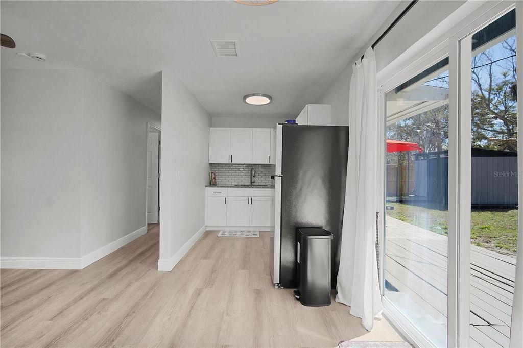 Image 10 of property listing at 211 WOODMERE BLVD BOULEVARD, Sanford, FL 32773