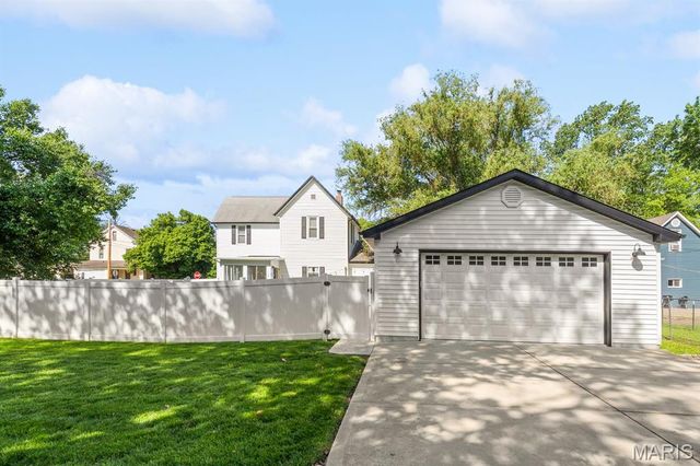 111 S Monroe Street, Freeburg, IL 62243