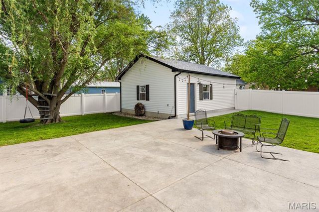 111 S Monroe Street, Freeburg, IL 62243